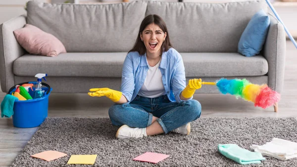 Screaming woman tired of cleaning sitting on rug floor carpet — Stock Photo, Image