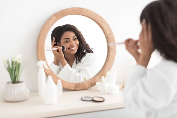 Maquillaje diario, lecciones de belleza, cuidado de la piel en el hogar y cosméticos — Foto de Stock