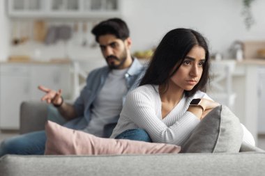Çatışma, stres, yatak ilişkisi, evdeki problemler covid-19 kendini izolasyon sırasında
