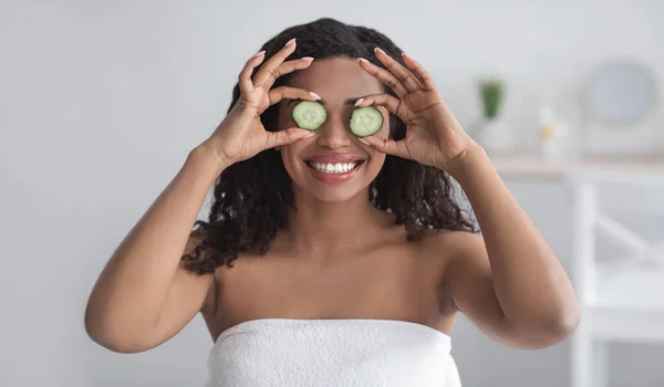 Diversión en casa los fines de semana y tiempo libre y cuidado de la belleza, verduras orgánicas para el tratamiento — Foto de Stock