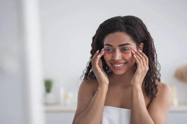 Colágeno cosmético, cuidado de la piel, belleza de la naturaleza femenina, procedimiento en el hogar y cuidado personal — Foto de Stock