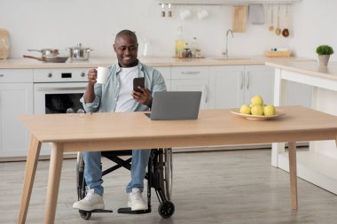 Sabah kahvesi, haberler, sosyal ağlarda sohbet, iş ve evde eğitim