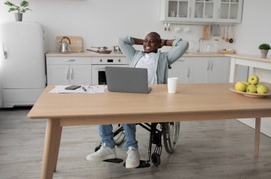 Harika bir iş, başarılı bir iş, dinlenme, evde dinlenme