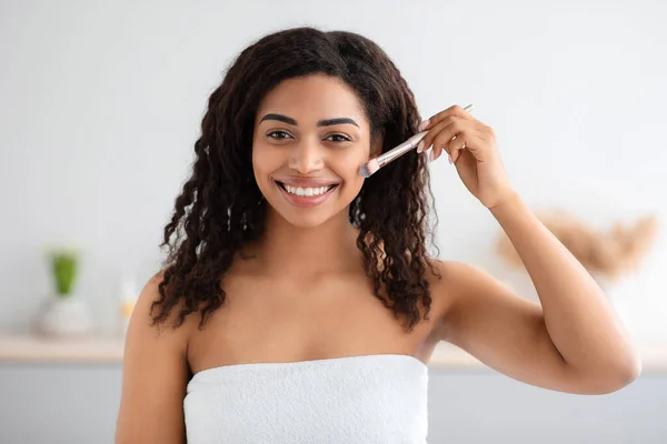 Routine procedures, make-up les, schoonheidsverzorging thuis, cosmetologie en behandeling — Stockfoto