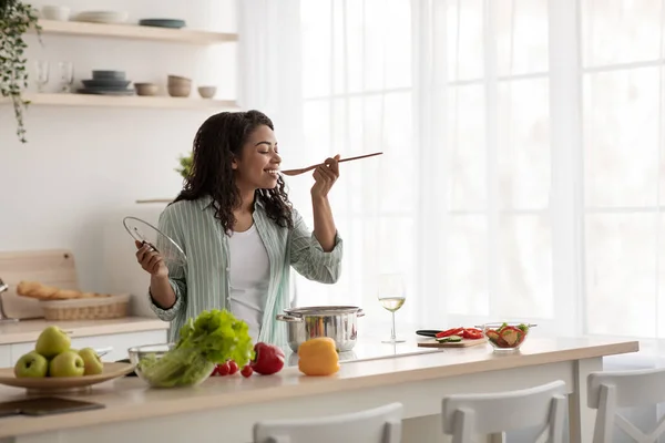 Föda, hälsosam livsstil. Cook hemma, hushållet och näringslära — Stockfoto