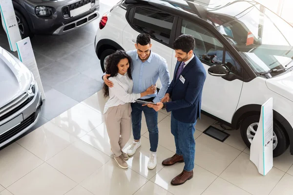 Arab couple visiting automobile showroom or exhibition — Stock Photo, Image