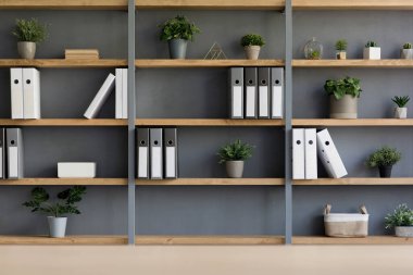 Kabine, ofis, işyeri, ev mobilyası ve uzaktan çalışma, covid-19 karantina