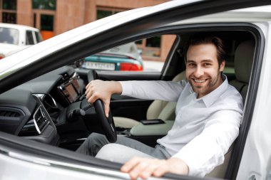 Test sürüşü, satın alma ve kiralama, otomobil işi ve ofis yolu