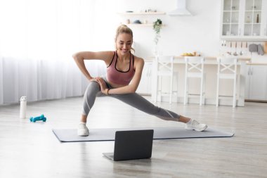 İnternette sabah antrenmanı, ders, covid-19 salgınında kendini soyutlama.