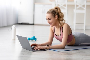 Spor blogu, evde çalışma, sınıfla online egzersiz ve yeni normal