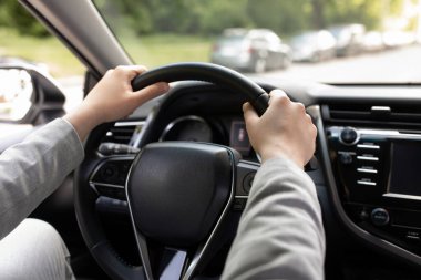 Ulaşım, iş gezisi, varış yeri ve insanlar, sabah ofiste yol.