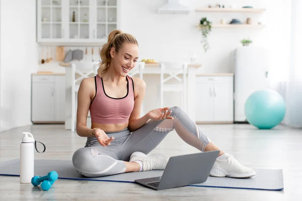 Modern fitness gadgets for coach working at home — Stock Photo, Image
