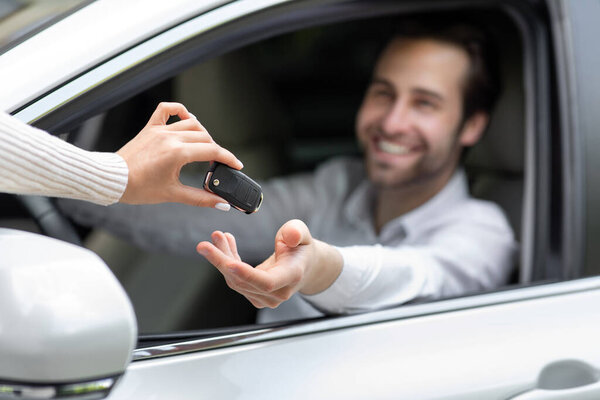 Страхование, продажа и аренда транспортных средств, автосервис