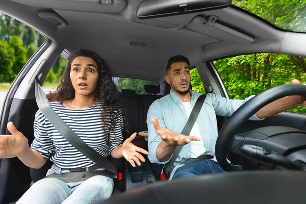 Indignant middle-eastern young couple having car accident — Stock Photo, Image