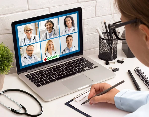 Female Doctor Having Meeting With Colleagues Via Video Call Indoor — Stock Photo, Image