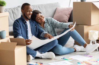 Siyah Eşler Ev Yenileme Planlama, Tasarımlar ve Renk Paleti Denetleniyor