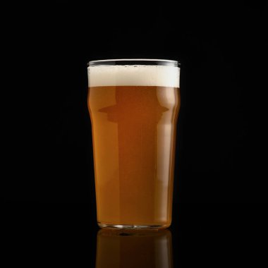 Minimalist reklamcılık, bardan ve bira akşamından harika bir teklif.