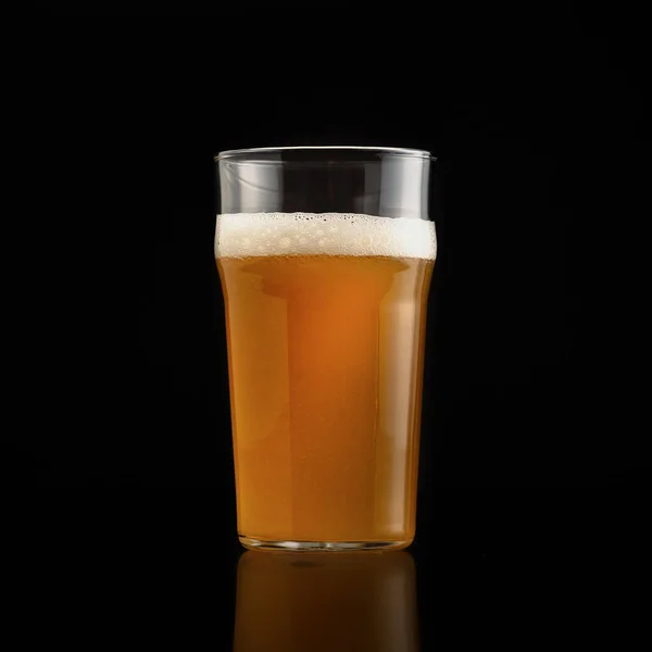 啤酒风格，商业和饮料生产，品脱啤酒 — 图库照片