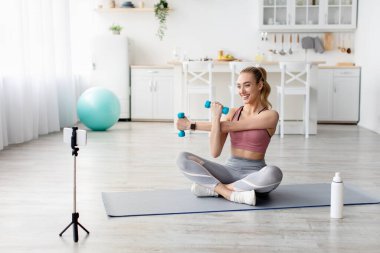 Yeni normal, evde fitness dersleri, online antrenman ve uzaktan antrenör