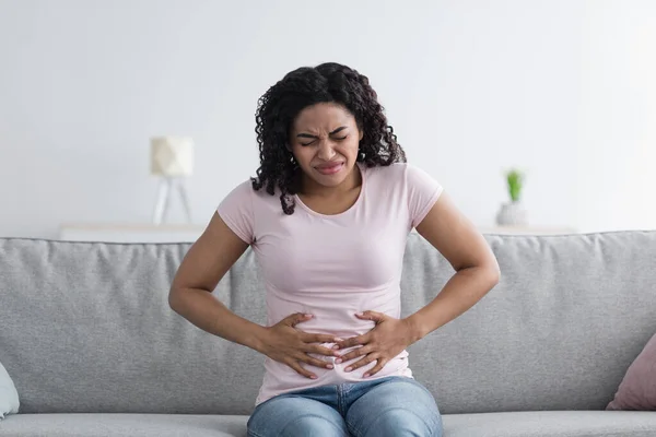 Krankheit, schlechtes Gefühl, Magenprobleme, Menstruation, Krankheit und Vergiftung — Stockfoto