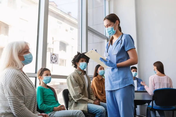 Patients Waiting For Covid-19 Vaccination Sitting In Queue In Hospital — Stock Photo, Image