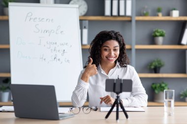 Yeni okul yılı, çevrimiçi eğitim, uzaktan eğitim, iyi sonuç, covid-19 salgını