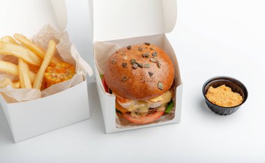 Restoran yemekleri, modern fast food reklamları, eve ya da ofise teslimat.