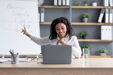 Eylül, sosyal mesafe, covid-19 salgını, güvenli olun, evde online eğitim