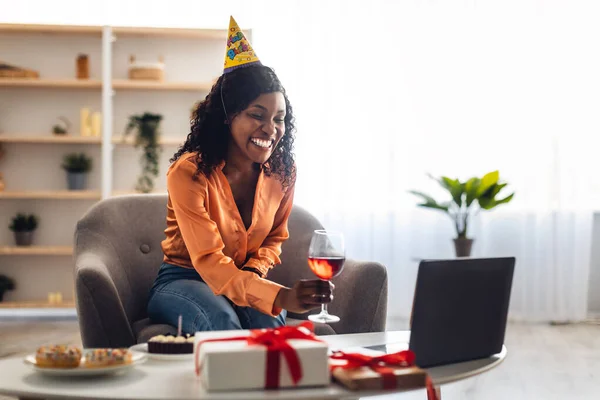 Black Lady Celebrating Birthday Having Party Via Video Call Indoor — Stock Photo, Image