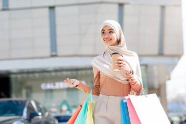Harika alışveriş, hafta sonu ve boş zaman, Covid-19 salgınından sonraki satış sezonu.