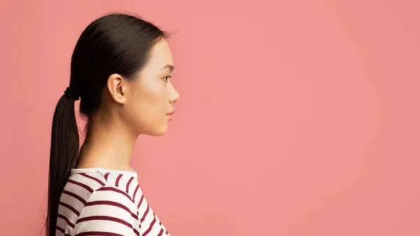 Profilo Ritratto Di Giovane Bella Asiatica Donna Guardando Copia Spazio — Foto Stock