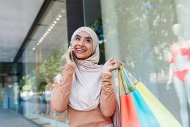 İyi haber, modern alışveriş, telefon arkadaşı, hafta sonu boş vakitte satış.