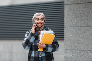 Çalışma, eğitim, salgından sonra eğitim, arkadaşınızı ve dışarıdaki aleti arayın.