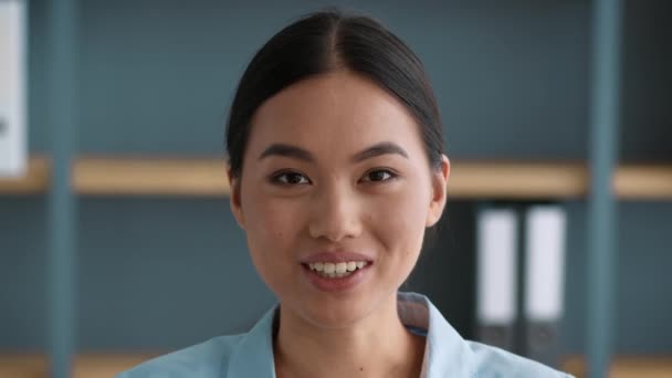 Happy Asian Businesswoman Talking During Job Interview Posing In Office — 비디오