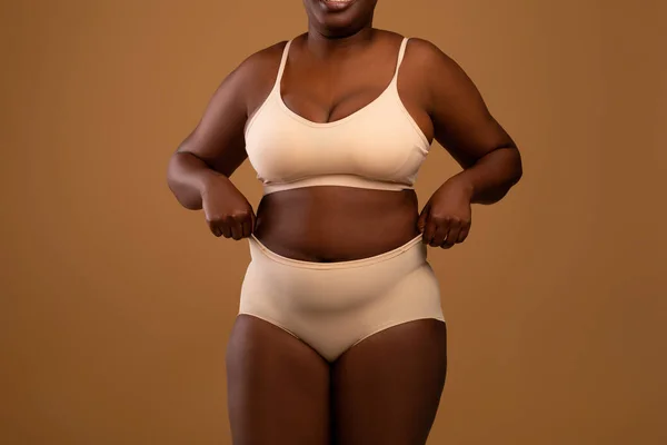 Closeup Of Curvy African American Woman In Underwear — Stock Photo, Image