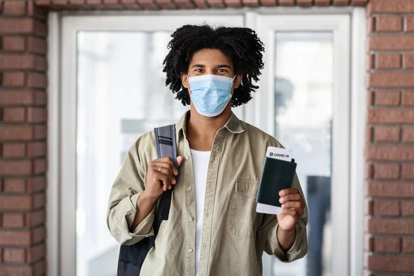 Black Man In Medical Mask Holding Passport And Paper Covid-19 Vaccination Certificate — Stock Photo, Image