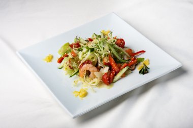 Deniz ürünleri karides salatası