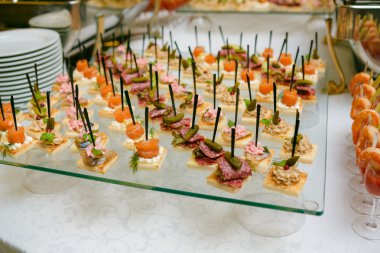Catering - tablo çeşitli aperatifler, kanepe ve appetize ile servis