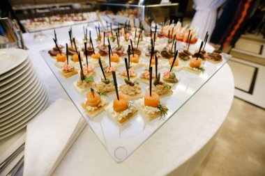 Catering - tablo çeşitli aperatifler, kanepe ve appetize ile servis