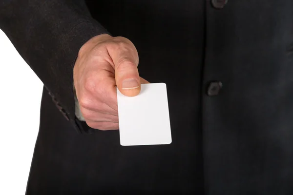 A mão do homem está dando um cartão de visita em branco . — Fotografia de Stock