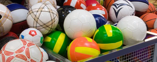 Plenty of volleyballs in the supermarket — Stock Photo, Image