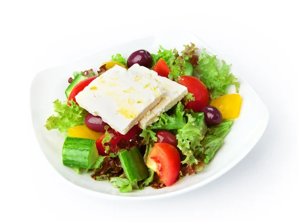 Restauracja jedzenie na białym tle - sałatka grecka — Zdjęcie stockowe