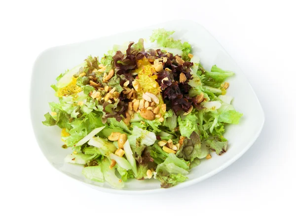 Étterem élelmiszer elszigetelt - zöldség saláta mogyoróval — Stock Fotó