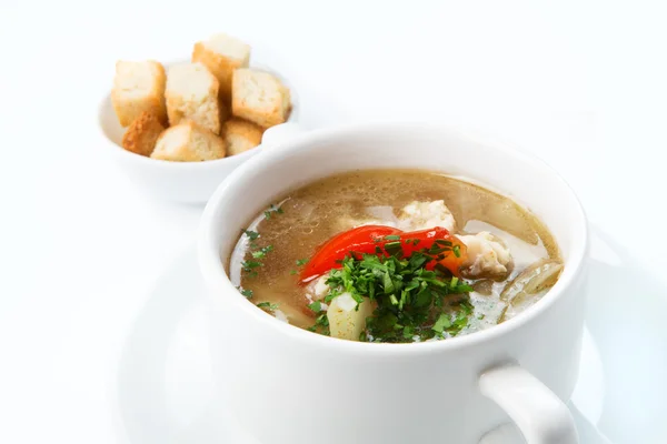 Comida de restaurante aislada - sopa de pescado blanco con croutons —  Fotos de Stock