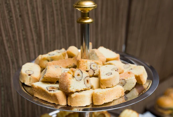 Catering - serveras plattan med biscotti mandel kex — Stockfoto