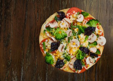 Lezzetli vejetaryen pizza mantar ile