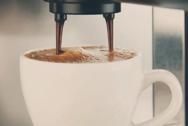 Coffee machine making espresso coffee — Stock Photo, Image