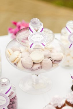 Festival çikolata - kase macaron bisküvi ile hizmet