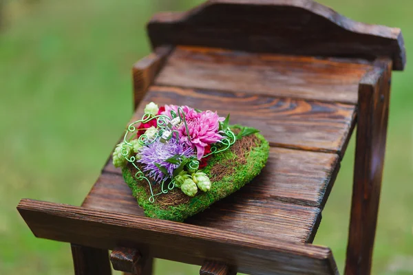 Samenstelling van bloemen als bruiloft decor element — Stockfoto