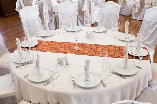 Prachtig georganiseerd event - ronde tafel geserveerd — Stockfoto